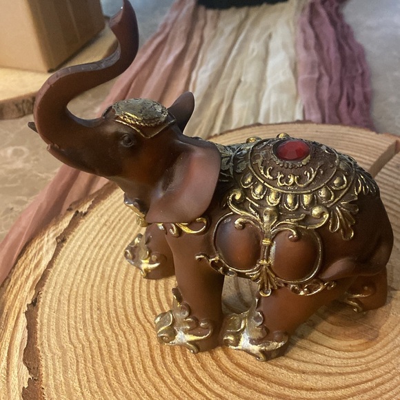 Elegant Elephant Figurine - Picture 4 of 6